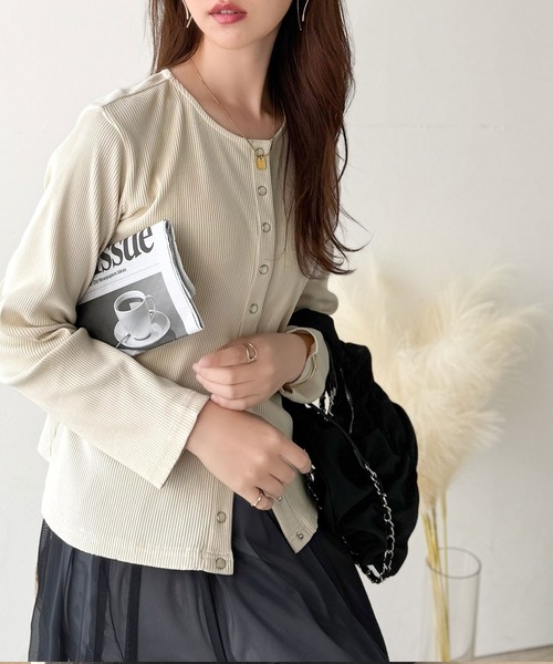 classicalelf(クラシカルエルフ)の「大人の余裕を纏う。前後2wayドットボタンリブ素材カーディガン(長袖)(Tシャツ/カットソー・レディース・ブラック/ライトグレー/チャコール/アイボリー/ブルー・LARGE/X-LARGE/SMALL/MEDIUM)」の9枚目の写真