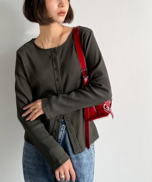 classicalelf(クラシカルエルフ)の「大人の余裕を纏う。前後2wayドットボタンリブ素材カーディガン(長袖)(Tシャツ/カットソー・レディース・ブラック/ライトグレー/チャコール/アイボリー/ブルー・LARGE/X-LARGE/SMALL/MEDIUM)」の15枚目の写真