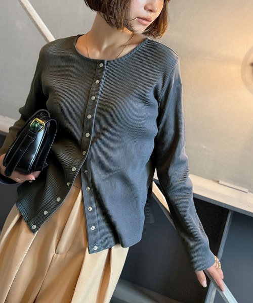 classicalelf(クラシカルエルフ)の「大人の余裕を纏う。前後2wayドットボタンリブ素材カーディガン(長袖)(Tシャツ/カットソー・レディース・ブラック/ライトグレー/チャコール/アイボリー/ブルー・LARGE/X-LARGE/SMALL/MEDIUM)」の18枚目の写真