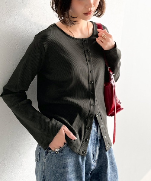 classicalelf(クラシカルエルフ)の「大人の余裕を纏う。前後2wayドットボタンリブ素材カーディガン(長袖)(Tシャツ/カットソー・レディース・ブラック/ライトグレー/チャコール/アイボリー/ブルー・LARGE/X-LARGE/SMALL/MEDIUM)」の17枚目の写真