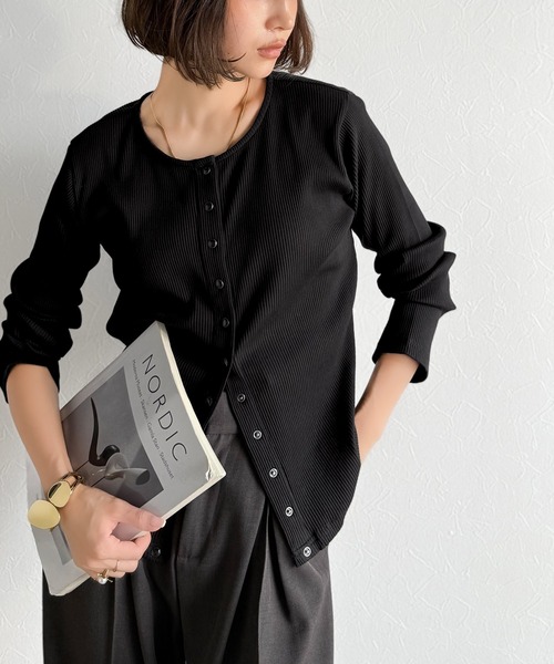 classicalelf(クラシカルエルフ)の「大人の余裕を纏う。前後2wayドットボタンリブ素材カーディガン(長袖)(Tシャツ/カットソー・レディース・ブラック/ライトグレー/チャコール/アイボリー/ブルー・LARGE/X-LARGE/SMALL/MEDIUM)」の10枚目の写真