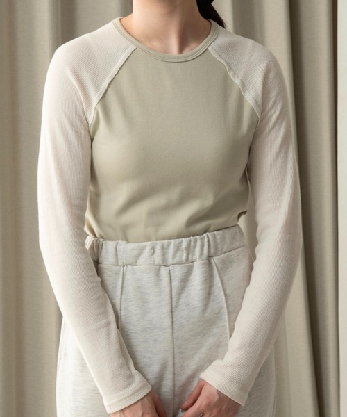 lawgy（ラウジー）の「rib knit docking raglan sleeve T / リブニットドッキングラグランスリーブT（Tシャツ/カットソー・レディース・アイボリー/グリーン系その他/ライトグレー・FREE）」の3枚目の写真