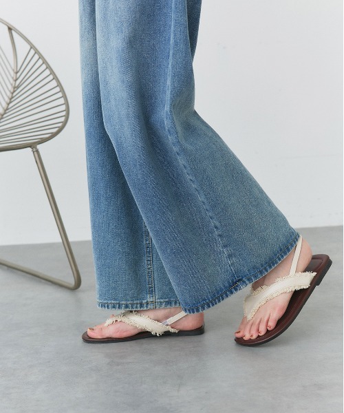 ad thie(アドティエ)の「フリンジデザイン フラットサンダル(サンダル・レディース・アイボリー/ブラック・LARGE/MEDIUM)」の12枚目の写真