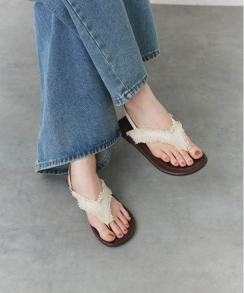 ad thie(アドティエ)の「フリンジデザイン フラットサンダル(サンダル・レディース・アイボリー/ブラック・LARGE/MEDIUM)」の13枚目の写真