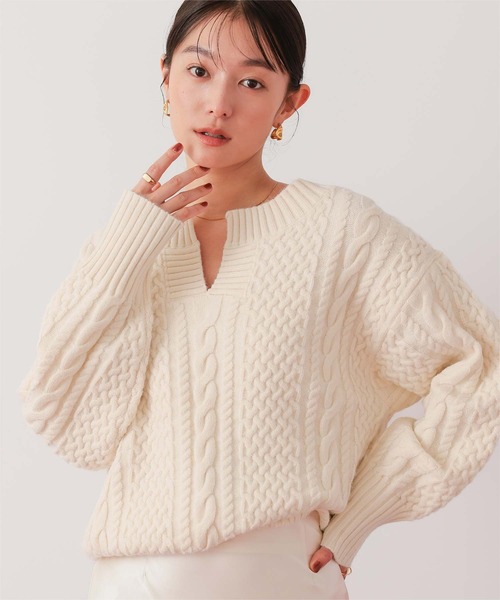 UR'S(ユアーズ)の「キーネックケーブルニット(ニット/セーター・レディース・ライトベージュ/アイボリー/グレー系その他・L/M/S)」の10枚目の写真
