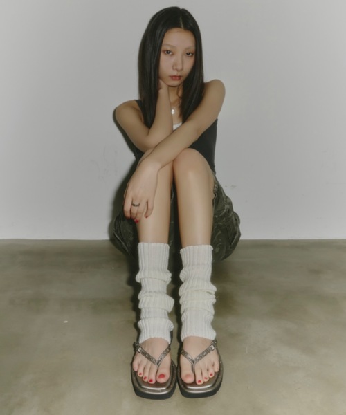 DTYYPE(ドタイプ)の「スタッズ付きサンダル(サンダル・レディース・ブラック/ホワイト/ダークグレー・SMALL/MEDIUM/LARGE/X-LARGE)」の13枚目の写真