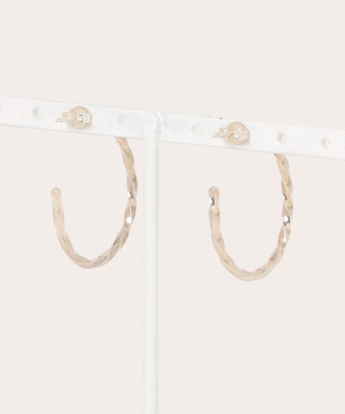 Indian Jewelry(インディアンジュエリー)の「THEATER シアター ”ナバホ”ツイストハーフフープシルバーピアス Made in USA(ピアス(両耳用)・レディース・シルバー・FREE)」の6枚目の写真
