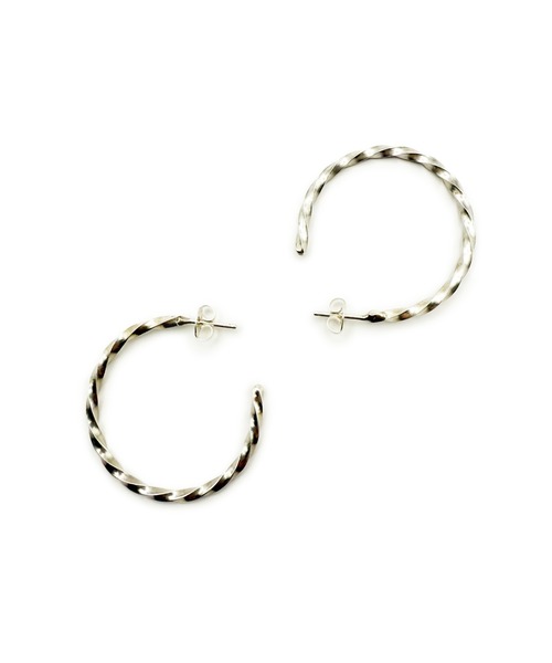 Indian Jewelry(インディアンジュエリー)の「THEATER シアター ”ナバホ”ツイストハーフフープシルバーピアス Made in USA(ピアス(両耳用)・レディース・シルバー・FREE)」の2枚目の写真