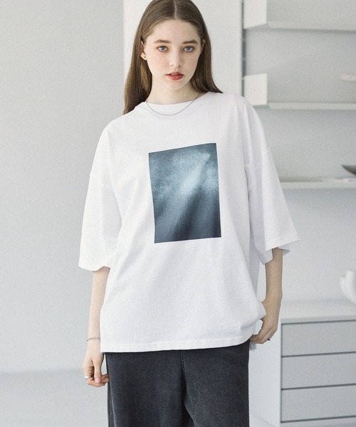 ASTRONOMY(アストロノミー)の「ビンテージ加工グラフィックTシャツ グラデーション/総柄(Tシャツ/カットソー・メンズ・ブラック系2/ホワイト系2/ブラック/ホワイト・S/M/L/XL)」の2枚目の写真