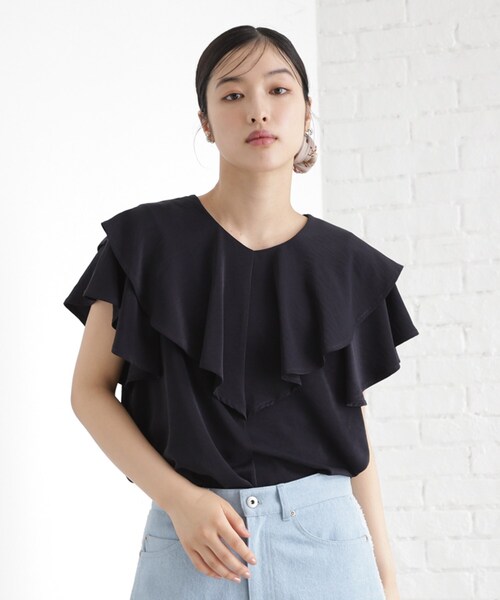THE SHOP TK (ザ ショップ ティーケー )の「【ONOFF活躍】フリルデザインブラウス/セットアップ可(シャツ/ブラウス・レディース・ベージュ/ネイビー/アイボリー・12/13)」の3枚目の写真