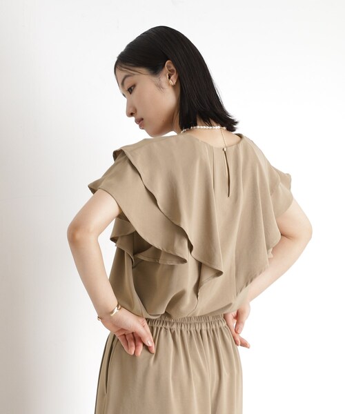 THE SHOP TK (ザ ショップ ティーケー )の「【ONOFF活躍】フリルデザインブラウス/セットアップ可(シャツ/ブラウス・レディース・ベージュ/ネイビー/アイボリー・12/13)」の5枚目の写真