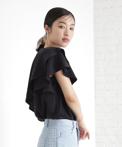 THE SHOP TK (ザ ショップ ティーケー )の「【ONOFF活躍】フリルデザインブラウス/セットアップ可(シャツ/ブラウス・レディース・ベージュ/ネイビー/アイボリー・12/13)」の8枚目の写真