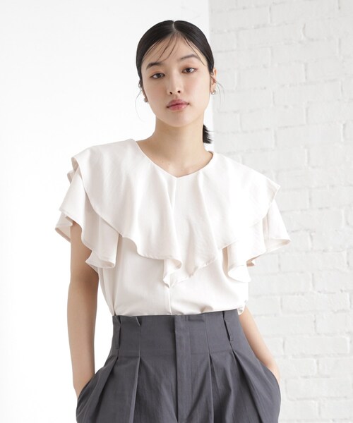 THE SHOP TK (ザ ショップ ティーケー )の「【ONOFF活躍】フリルデザインブラウス/セットアップ可(シャツ/ブラウス・レディース・ベージュ/ネイビー/アイボリー・12/13)」の12枚目の写真