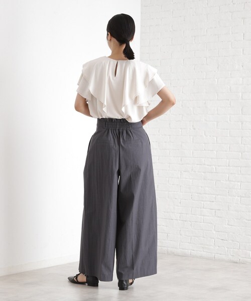 THE SHOP TK (ザ ショップ ティーケー )の「【ONOFF活躍】フリルデザインブラウス/セットアップ可(シャツ/ブラウス・レディース・ベージュ/ネイビー/アイボリー・12/13)」の14枚目の写真