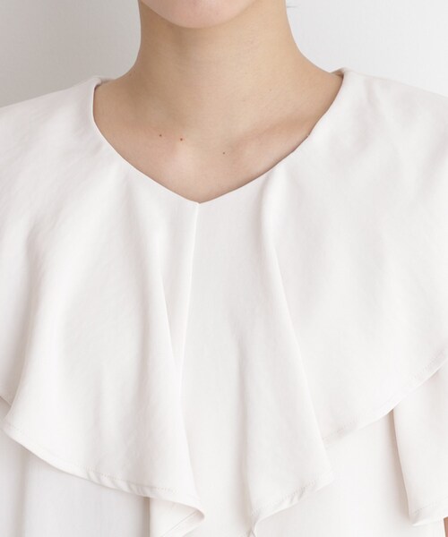 THE SHOP TK (ザ ショップ ティーケー )の「【ONOFF活躍】フリルデザインブラウス/セットアップ可(シャツ/ブラウス・レディース・ベージュ/ネイビー/アイボリー・12/13)」の19枚目の写真