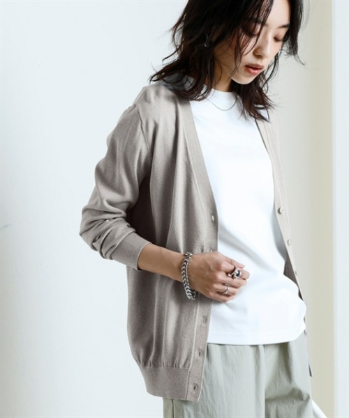 nissen（ニッセン）の「【アイスクリーンプレミアム】Vネックニットカーディガン（持続冷感・接触冷感・毛玉になりにくい・UVカット・洗濯機で洗える・遮熱）＜大きいサイズ有＞（カーディガン/ボレロ・レディース・杢グレー/モカ/ブラック/ブルー/オフホワイト・LL/S/M/L/3L）」の3枚目の写真