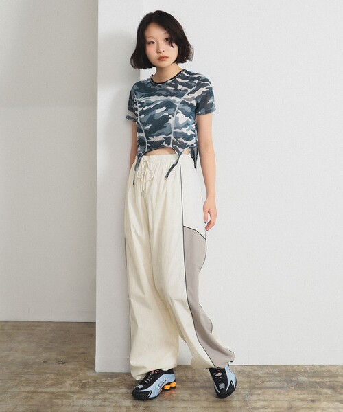 Ray BEAMS(レイビームス)の「カモフラ パターン ガーターベルト トップス(Tシャツ/カットソー・レディース・シルバー/オリーブ・ONE SIZE)」の10枚目の写真