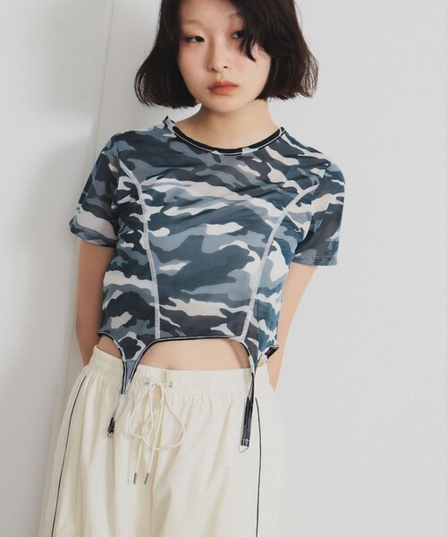 Ray BEAMS(レイビームス)の「カモフラ パターン ガーターベルト トップス(Tシャツ/カットソー・レディース・シルバー/オリーブ・ONE SIZE)」の11枚目の写真