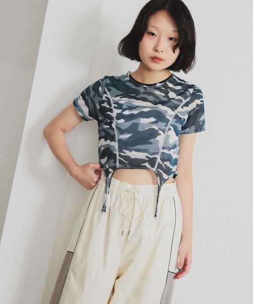 Ray BEAMS(レイビームス)の「カモフラ パターン ガーターベルト トップス(Tシャツ/カットソー・レディース・シルバー/オリーブ・ONE SIZE)」の12枚目の写真