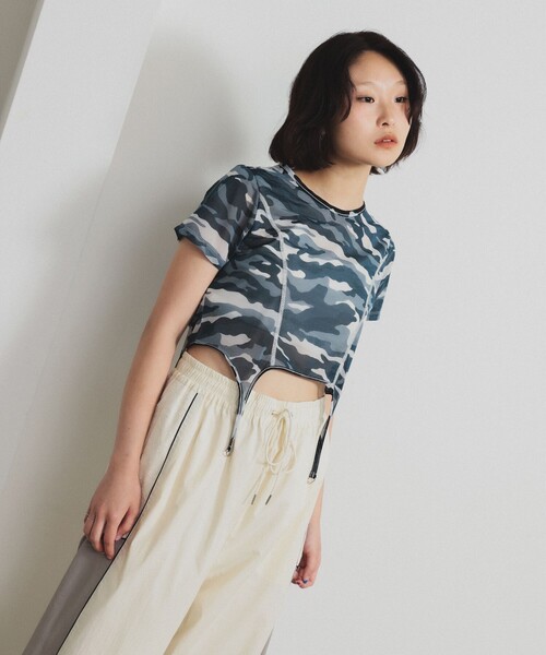 Ray BEAMS(レイビームス)の「カモフラ パターン ガーターベルト トップス(Tシャツ/カットソー・レディース・シルバー/オリーブ・ONE SIZE)」の13枚目の写真