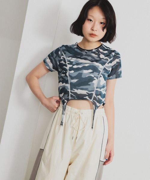 Ray BEAMS(レイビームス)の「カモフラ パターン ガーターベルト トップス(Tシャツ/カットソー・レディース・シルバー/オリーブ・ONE SIZE)」の5枚目の写真
