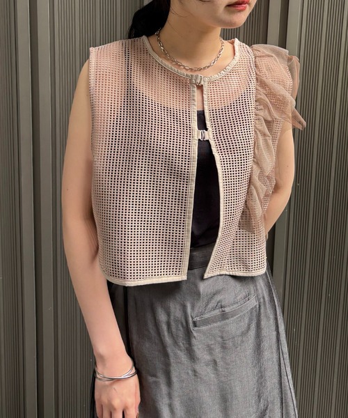 &g'aime（アンジェム）の「【&g'aime】メッシュボリュームフリルベスト　Mesh Volume Frill Vest（シャツ/ブラウス・レディース・ベージュ/ブラック・FREE）」の5枚目の写真
