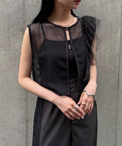 &g'aime（アンジェム）の「【&g'aime】メッシュボリュームフリルベスト　Mesh Volume Frill Vest（シャツ/ブラウス・レディース・ベージュ/ブラック・FREE）」の21枚目の写真