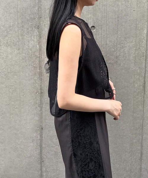 &g'aime（アンジェム）の「【&g'aime】メッシュボリュームフリルベスト　Mesh Volume Frill Vest（シャツ/ブラウス・レディース・ベージュ/ブラック・FREE）」の17枚目の写真