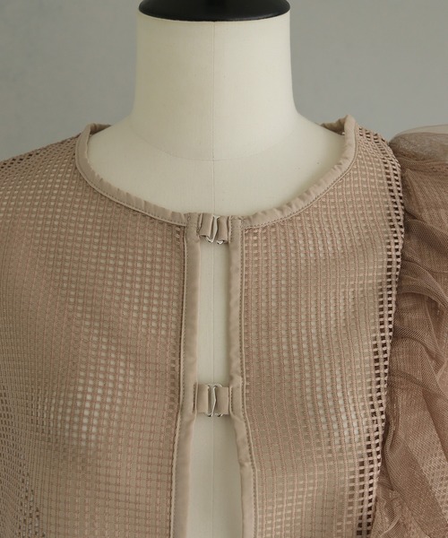 &g'aime（アンジェム）の「【&g'aime】メッシュボリュームフリルベスト　Mesh Volume Frill Vest（シャツ/ブラウス・レディース・ベージュ/ブラック・FREE）」の7枚目の写真