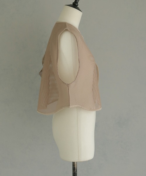 &g'aime（アンジェム）の「【&g'aime】メッシュボリュームフリルベスト　Mesh Volume Frill Vest（シャツ/ブラウス・レディース・ベージュ/ブラック・FREE）」の9枚目の写真