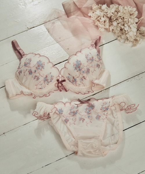 northerly（ノーザリー）の「【WEB限定】ガーデンアーチブーケブラジャー＆ショーツセット【ソフトワイヤー】（ブラ&ショーツ・レディース・オフホワイト/ピンク/サックスブルー・E70/D70/C70/E65/D65/C65/B65/E75/D75/C75/B75/F70/B70/F65/F75）」の7枚目の写真