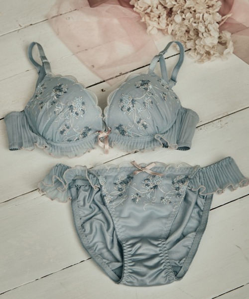 northerly（ノーザリー）の「【WEB限定】ガーデンアーチブーケブラジャー＆ショーツセット【ソフトワイヤー】（ブラ&ショーツ・レディース・オフホワイト/ピンク/サックスブルー・E70/D70/C70/E65/D65/C65/B65/E75/D75/C75/B75/F70/B70/F65/F75）」の8枚目の写真