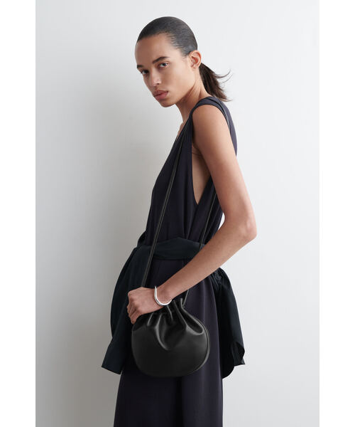 セール】POMME クロスボディバッグ - レザー（ショルダーバッグ）｜COS