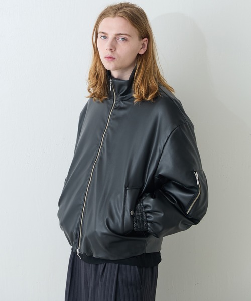 Lui's(ルイス)の「【Neucon/ニューコン】レザーボリュームパッファースタンドブルゾン(ブルゾン・メンズ・ブラック/ブラウン・2/1)」の3枚目の写真