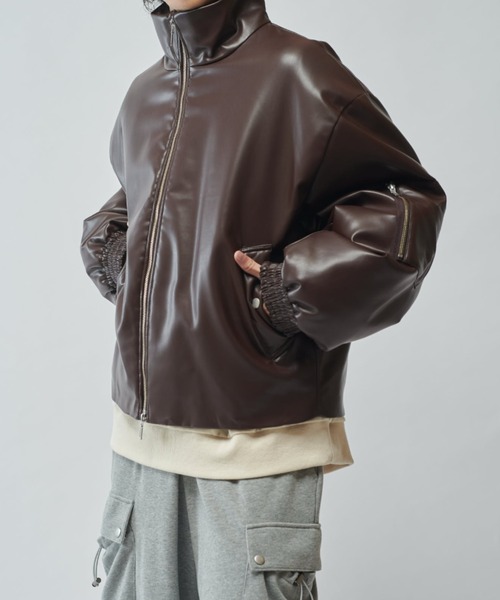 Lui's(ルイス)の「【Neucon/ニューコン】レザーボリュームパッファースタンドブルゾン(ブルゾン・メンズ・ブラック/ブラウン・2/1)」の10枚目の写真