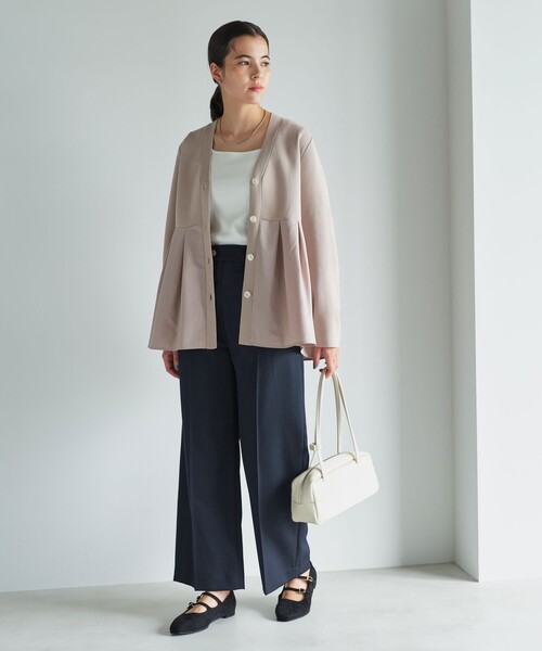 green label relaxing（グリーンレーベルリラクシング）の「ドッキング ペプラム Vネック ニット カーディガン -ウォッシャブル-（カーディガン/ボレロ・レディース・ベージュ/ネイビー・FREE）」の3枚目の写真