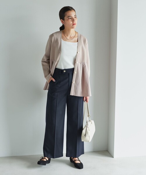 green label relaxing（グリーンレーベルリラクシング）の「ドッキング ペプラム Vネック ニット カーディガン -ウォッシャブル-（カーディガン/ボレロ・レディース・ベージュ/ネイビー・FREE）」の6枚目の写真