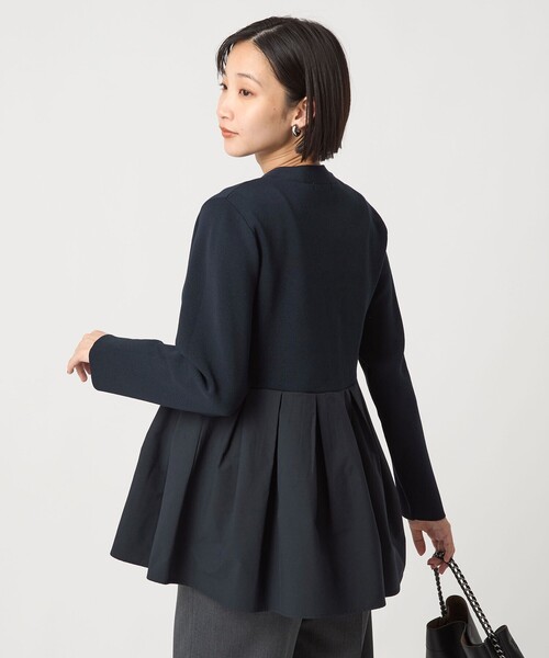 green label relaxing（グリーンレーベルリラクシング）の「ドッキング ペプラム Vネック ニット カーディガン -ウォッシャブル-（カーディガン/ボレロ・レディース・ベージュ/ネイビー・FREE）」の8枚目の写真