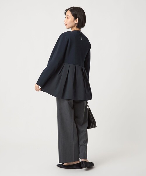 green label relaxing（グリーンレーベルリラクシング）の「ドッキング ペプラム Vネック ニット カーディガン -ウォッシャブル-（カーディガン/ボレロ・レディース・ベージュ/ネイビー・FREE）」の10枚目の写真