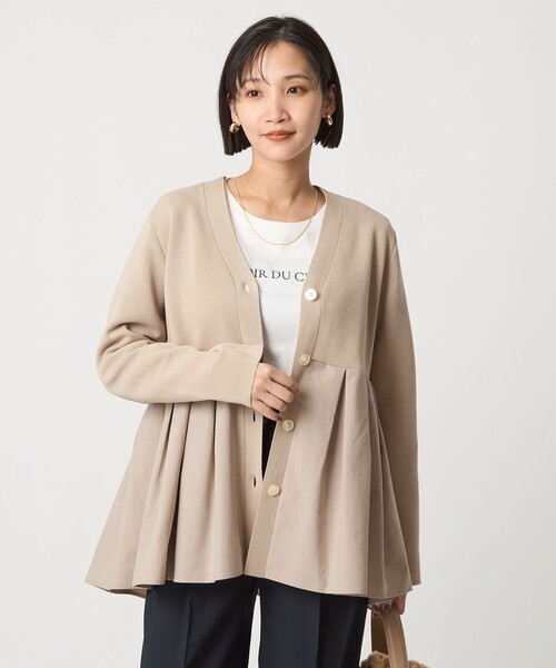 green label relaxing（グリーンレーベルリラクシング）の「ドッキング ペプラム Vネック ニット カーディガン -ウォッシャブル-（カーディガン/ボレロ・レディース・ベージュ/ネイビー・FREE）」の11枚目の写真