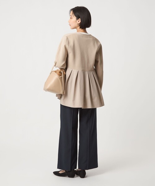 green label relaxing（グリーンレーベルリラクシング）の「ドッキング ペプラム Vネック ニット カーディガン -ウォッシャブル-（カーディガン/ボレロ・レディース・ベージュ/ネイビー・FREE）」の15枚目の写真