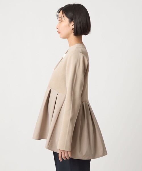 green label relaxing（グリーンレーベルリラクシング）の「ドッキング ペプラム Vネック ニット カーディガン -ウォッシャブル-（カーディガン/ボレロ・レディース・ベージュ/ネイビー・FREE）」の17枚目の写真