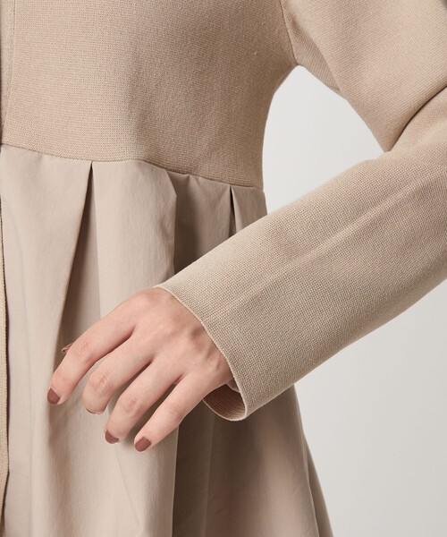 green label relaxing（グリーンレーベルリラクシング）の「ドッキング ペプラム Vネック ニット カーディガン -ウォッシャブル-（カーディガン/ボレロ・レディース・ベージュ/ネイビー・FREE）」の20枚目の写真