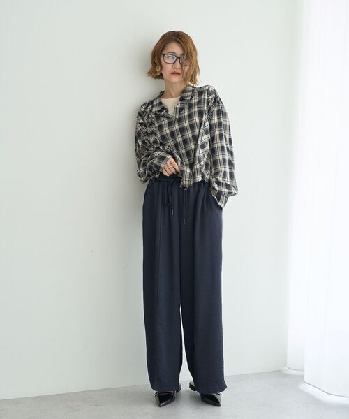 Editt by YECCA VECCA（エディットバイイェッカヴェッカ）の「ヴィンテージサテンイージーワイドパンツ（その他パンツ・レディース・ライトベージュ/キャメル/ネイビー・FREE）」の17枚目の写真