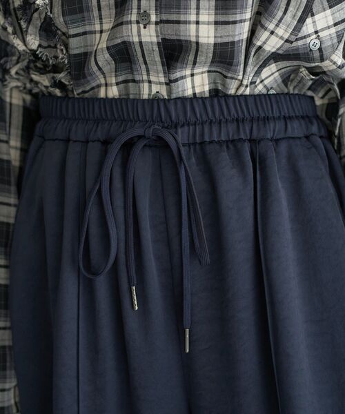 Editt by YECCA VECCA（エディットバイイェッカヴェッカ）の「ヴィンテージサテンイージーワイドパンツ（その他パンツ・レディース・ライトベージュ/キャメル/ネイビー・FREE）」の19枚目の写真