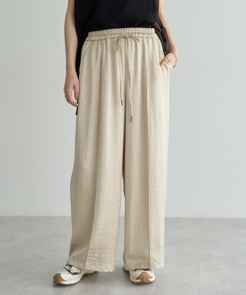 Editt by YECCA VECCA（エディットバイイェッカヴェッカ）の「ヴィンテージサテンイージーワイドパンツ（その他パンツ・レディース・ライトベージュ/キャメル/ネイビー・FREE）」の2枚目の写真