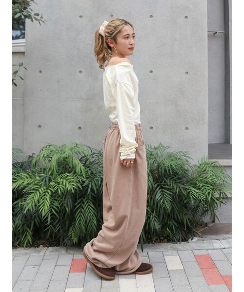 Ungrid（アングリッド）の「タックデザインオフショルロングスリーブTee（Tシャツ/カットソー・レディース・ブラウン/アイボリー/チャコールグレー・FREE）」の9枚目の写真