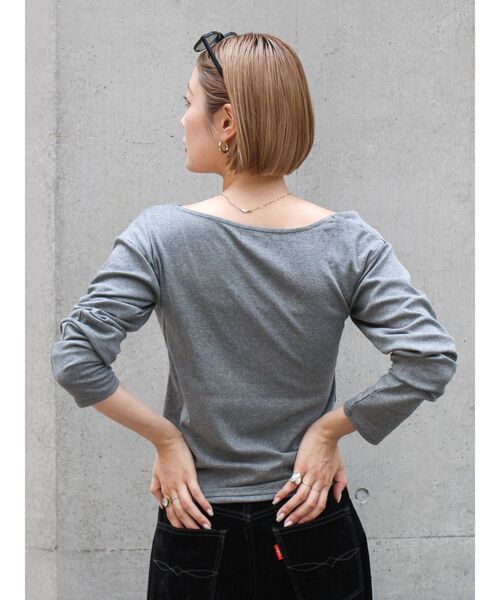 Ungrid（アングリッド）の「タックデザインオフショルロングスリーブTee（Tシャツ/カットソー・レディース・ブラウン/アイボリー/チャコールグレー・FREE）」の11枚目の写真