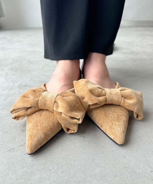 bita.(ビタ)の「ビッグリボン ポインテッドトゥミュール(パンプス・レディース・ベージュ/ブルー/ブラック・LARGE/MEDIUM)」の12枚目の写真