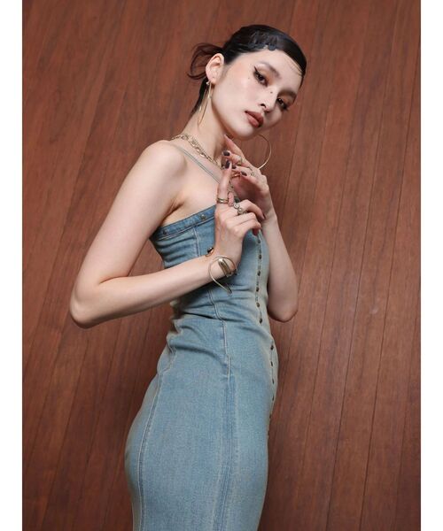 EVRIS（エヴリス）の「スタッズフレアデニムキャミワンピース（ワンピース・レディース・インディゴブルー/ライトブルー・MEDIUM/SMALL）」の5枚目の写真